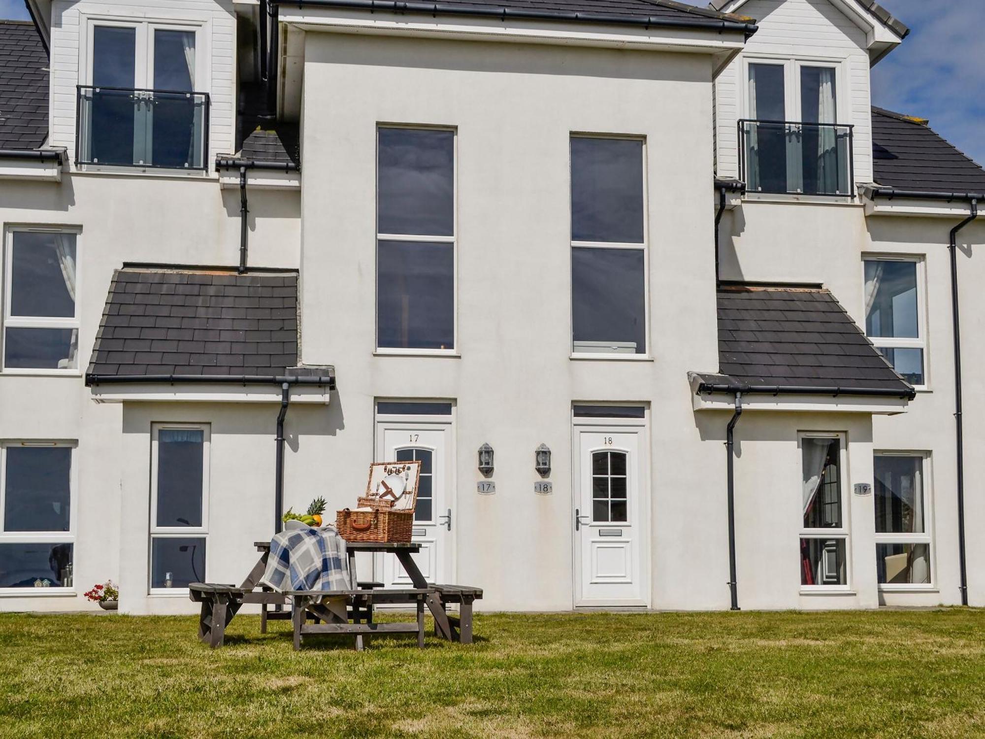 Seaviews And Hot Tub At The Fairways - Uk39821 Villa Portpatrick Bagian luar foto